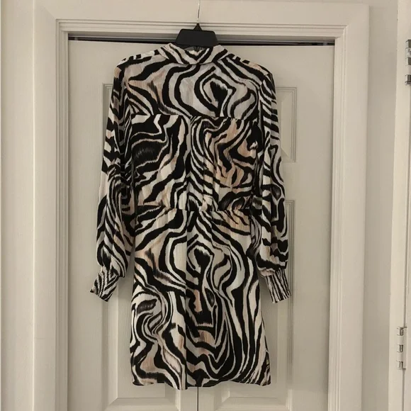 ANTHROPOLOGIE Black and White Zebra Wrap Mini Dress Size 4 - Picture 11 of 15